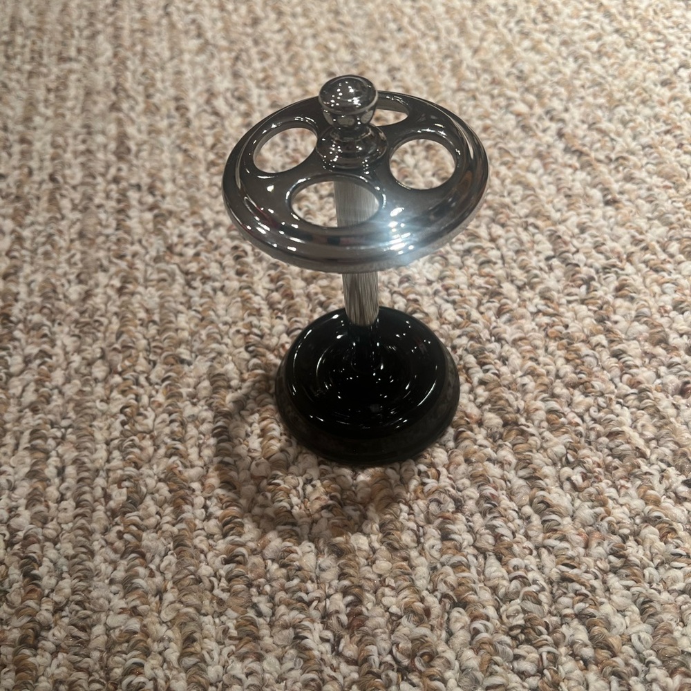 Black/chrome toothbrushe holder